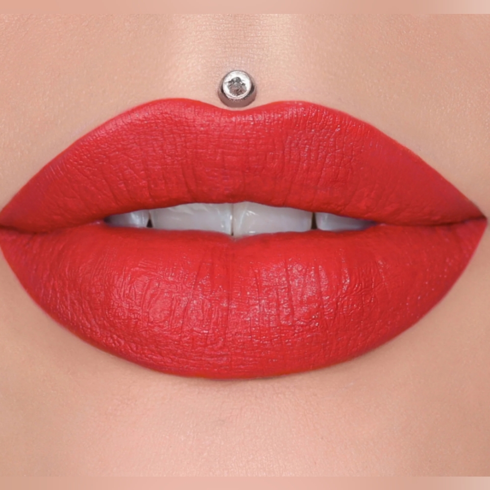 NIB❤️‍🔥"Cherry Soda" 😍2025 Jeffree Star Velvet Trap Lipstick💄SOLD OUT! LAST 1